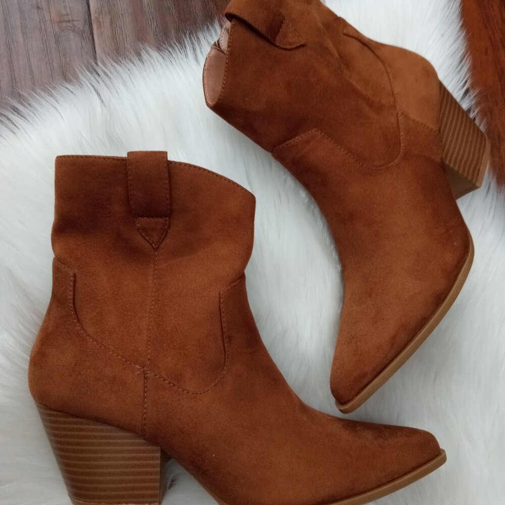 ☀️HOST PICK☀️ NWOT Suede Western Ankle Boots